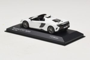 McLaren 675LT Spider Silica White Minichamps 1:43 537154432 Diecast - image 3 of 5