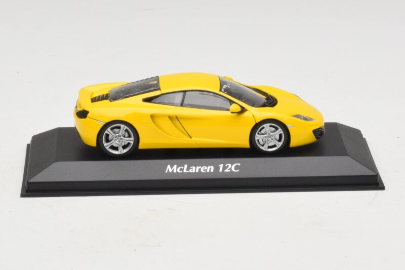 McLaren MP4-12C Yellow Maxichamps 1:43 McLaren MP4-12C Yellow Maxichamps 1:43 940133020 Diecast