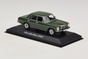 Mercedes 200D W115 Dark Green Maxichamps 1:43 940034001 Diecast - image 3 of 5