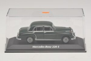 Mercedes 220 S W180 Dark Green Maxichamps 1:43 940033001 Diecast - image 4 of 5