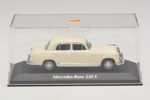 Mercedes 220 S W180 White Maxichamps 1:43 940033000 Diecast - image 4 of 5