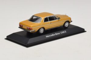 Mercedes 230 CE C123 Gold Metallic Maxichamps 1:43 940032220 Diecast - image 2 of 5