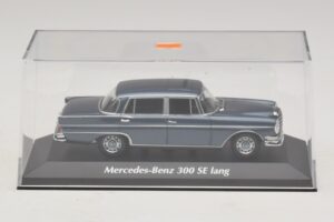 Mercedes 300 SE W112 Lang Blue Metallic Maxichamps 1:43 940035200 Diecast - image 4 of 5