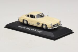 Mercedes 300 SL W198 White Maxichamps 1:43 940039002 Diecast - image 3 of 5