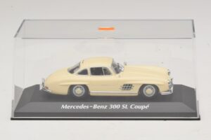 Mercedes 300 SL W198 White Maxichamps 1:43 940039002 Diecast - image 4 of 5