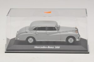 Mercedes 300 W186 Grey Maxichamps 1:43 940039061 Diecast - image 4 of 5