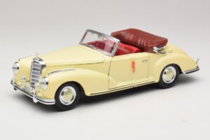 Mercedes 300S Cream Maisto 1:18 31806 Diecast