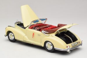 Mercedes 300S Cream Maisto 1:18 31806 Diecast - image 5 of 8