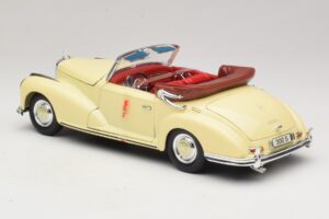 Mercedes 300S Cream Maisto 1:18 31806 Diecast - image 7 of 8