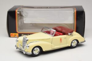 Mercedes 300S Cream Maisto 1:18 31806 Diecast - image 8 of 8
