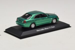 Mercedes C-Class W202 Green Metallic Maxichamps 1:43 940037061 Diecast - image 2 of 5