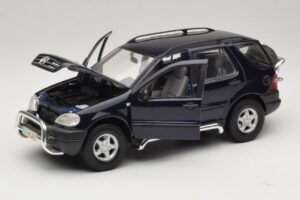Mercedes ML320 W163 Blue Maisto 1:18 31847 Diecast - image 2 of 8