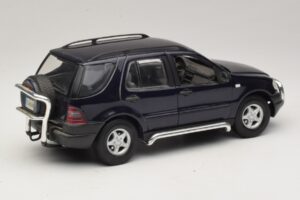 Mercedes ML320 W163 Blue Maisto 1:18 31847 Diecast - image 3 of 8