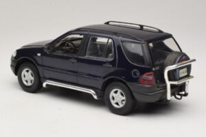 Mercedes ML320 W163 Blue Maisto 1:18 31847 Diecast - image 7 of 8