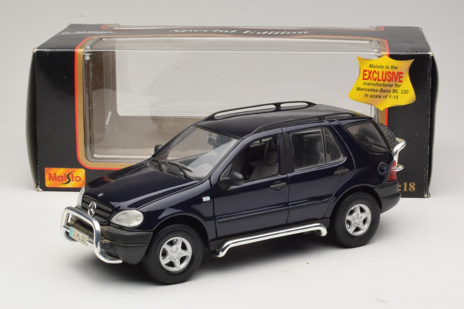 Maisto Mercedes-Benz ML320 W163 1:18 Diecast Model SUV