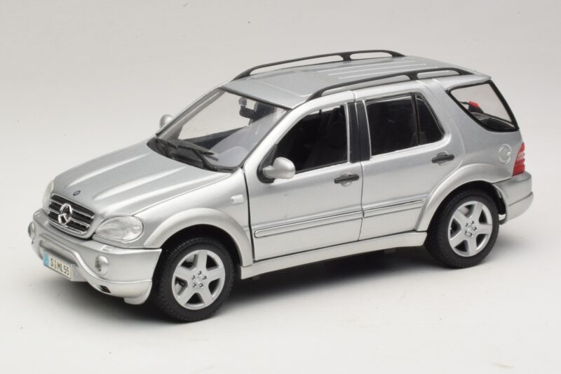 Mercedes ML55 AMG W163 Silver Maisto 1:18 31876-P1 Diecast