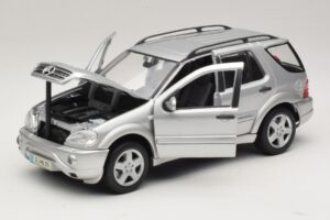 Mercedes ML55 AMG W163 Silver Maisto 1:18 31876-P1 Diecast - image 2 of 8