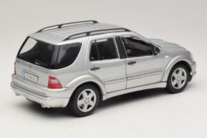 Mercedes ML55 AMG W163 Silver Maisto 1:18 31876-P1 Diecast - image 3 of 8