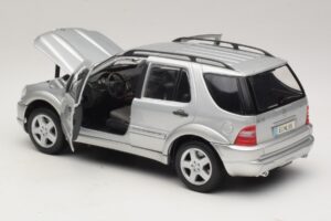Mercedes ML55 AMG W163 Silver Maisto 1:18 31876-P1 Diecast - image 5 of 8