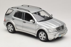 Mercedes ML55 AMG W163 Silver Maisto 1:18 31876-P1 Diecast - image 6 of 8