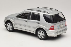 Mercedes ML55 AMG W163 Silver Maisto 1:18 31876-P1 Diecast - image 7 of 8