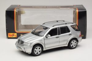 Mercedes ML55 AMG W163 Silver Maisto 1:18 31876-P1 Diecast - image 8 of 8