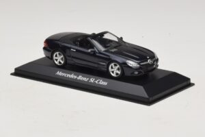 Mercedes SL R230 Blue Metallic Maxichamps 1:43 940037531 Diecast - image 3 of 5