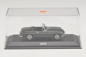 MG MGB Mk1 Green Maxichamps 1:43 940131031 Diecast - image 4 of 5
