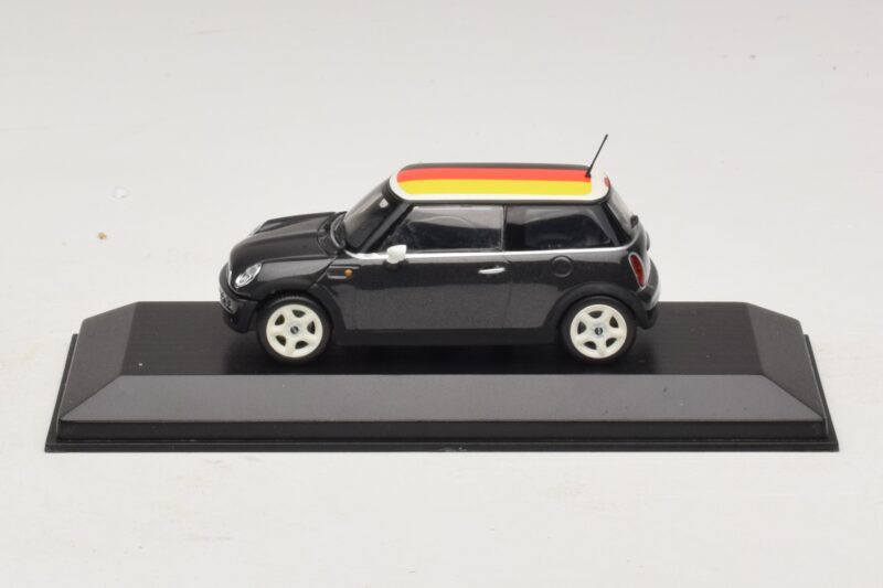 Mini Cooper One R50 Green With German Flag Minichamps 1:43 Mini Cooper One R50 Green With German Flag Minichamps 1:43 MINI033 Diecast
