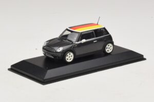 Mini Cooper One R50 Green With German Flag Minichamps 1:43 MINI033 Diecast - image 2 of 5