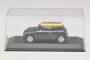 Mini Cooper One R50 Green With German Flag Minichamps 1:43 MINI033 Diecast - image 4 of 5