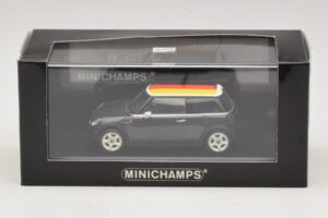 Mini Cooper One R50 Green With German Flag Minichamps 1:43 MINI033 Diecast - image 5 of 5
