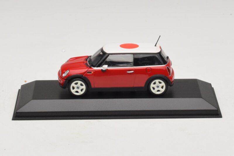 Mini Cooper One R50 Red With Japanese Flag Minichamps 1:43 Mini Cooper One R50 Red With Japanese Flag Minichamps 1:43 MINI034 Diecast