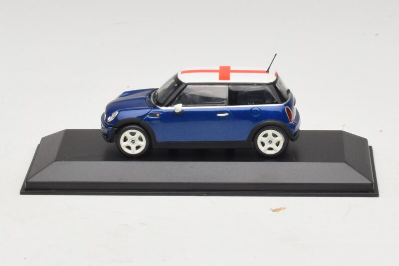 Mini Cooper S R53 Blue With English Flag Minichamps 1:43 Mini Cooper S R53 Blue With English Flag Minichamps 1:43 MINI012 Diecast