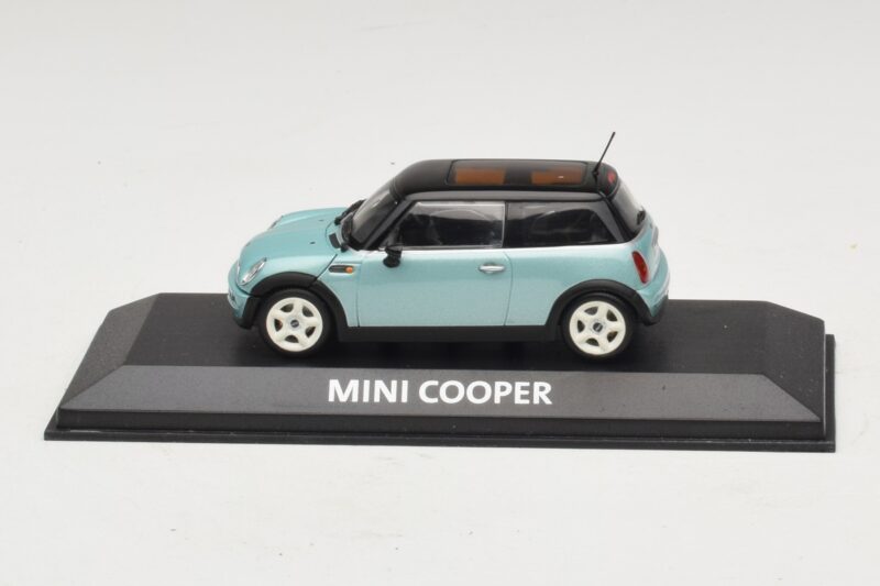 Mini Cooper S R53 Light Blue Metallic With Black Roof Minichamps 1:43 MINI030 Diecast