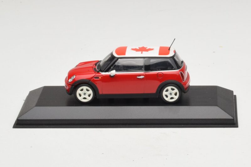 Mini Cooper S R53 Red With Canadian Flag Minichamps 1:43 Mini Cooper S R53 Red With Canadian Flag Minichamps 1:43 MINI017 Diecast