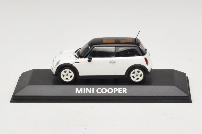 Mini Cooper S R53 White With Black Roof Minichamps 1:43 MINI027 Diecast