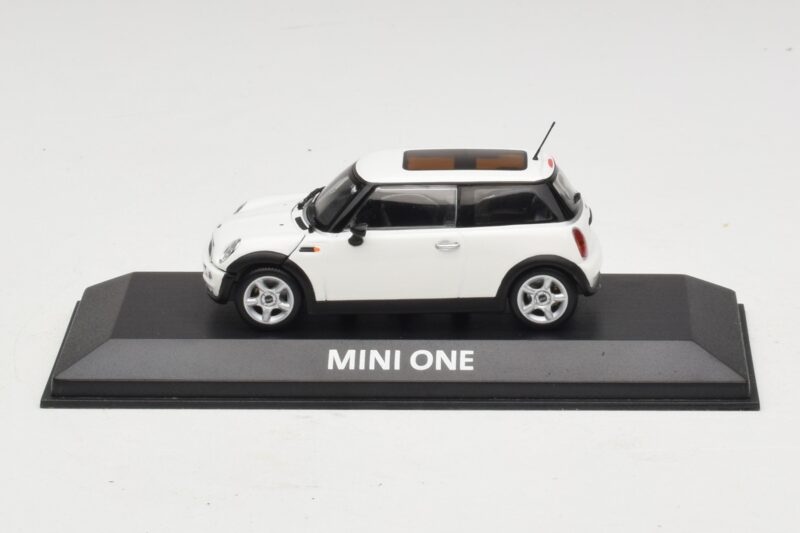 Mini Cooper S R53 White With Panoramic Roof Minichamps 1:43 MINI020 Diecast