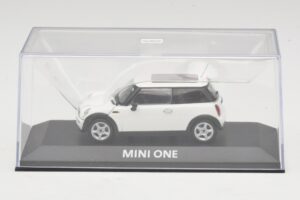 Mini Cooper S R53 White With Panoramic Roof Minichamps 1:43 MINI020 Diecast - image 4 of 5