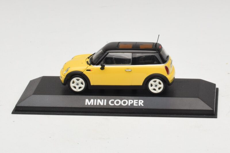 Mini Cooper S R53 Yellow With Black Roof Minichamps 1:43 MINI031 Diecast