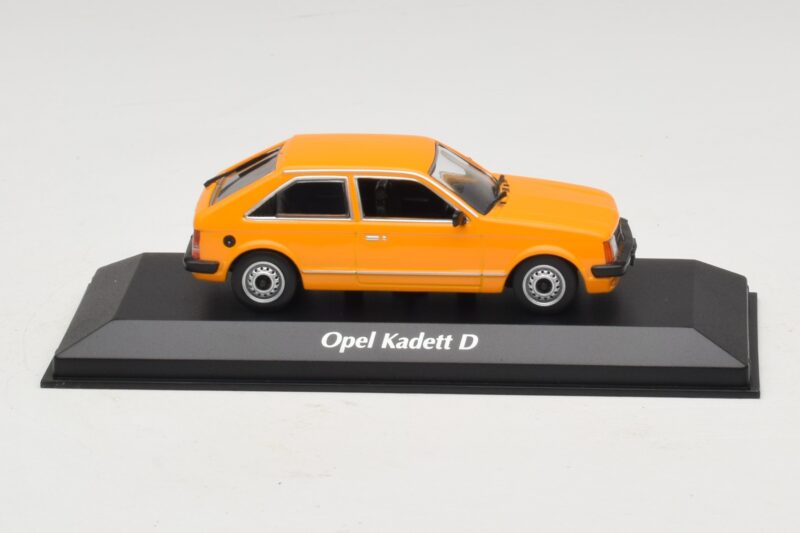 Opel Kadett D Orange Maxichamps 1:43 Opel Kadett D Orange Maxichamps 1:43 940044101 Diecast
