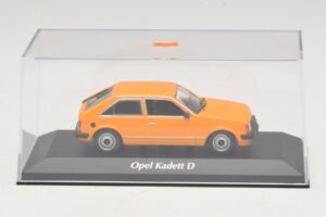 Opel Kadett D Orange Maxichamps 1:43 940044101 Diecast - image 4 of 5