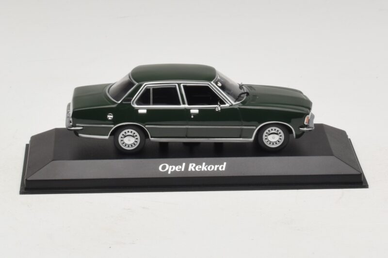 Opel Rekord D Dark Green Maxichamps 1:43 Opel Rekord D Dark Green Maxichamps 1:43 940044001 Diecast