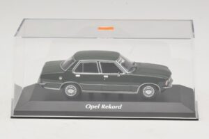 Opel Rekord D Dark Green Maxichamps 1:43 940044001 Diecast - image 4 of 5