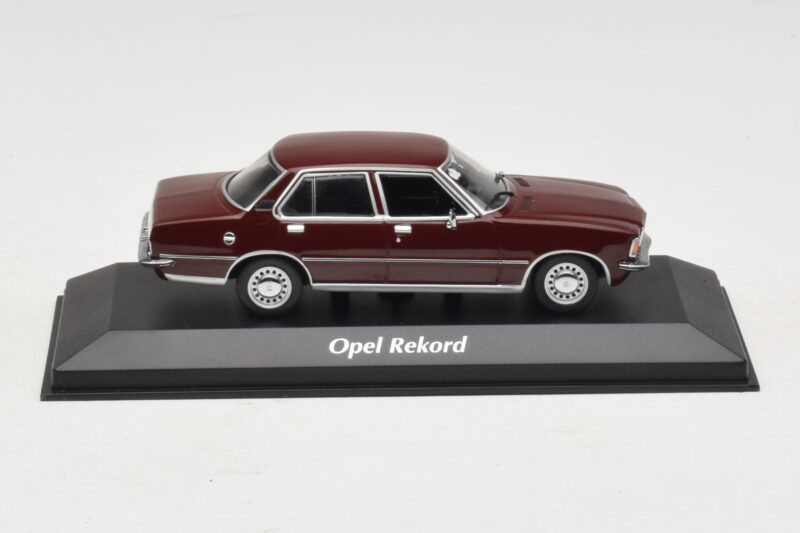 Opel Rekord D Dark Red Maxichamps 1:43 Opel Rekord D Dark Red Maxichamps 1:43 940044000 Diecast