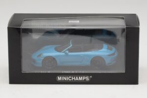Porsche 911 991.1 Carrera 4 GTS Cabriolet Blue Minichamps 1:43 410067332 Diecast - image 5 of 5