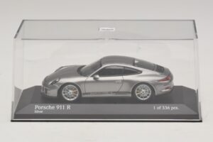 Porsche 911 991.1 R Silver Minichamps 1:43 410066224 Diecast - image 4 of 5