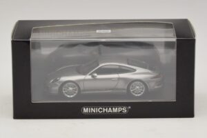 Porsche 911 991.1 R Silver Minichamps 1:43 410066224 Diecast - image 5 of 5