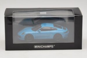 Porsche 911 991.2 Carrera 4 GTS Miami Blue Minichamps 1:43 410067322 Diecast - image 5 of 5