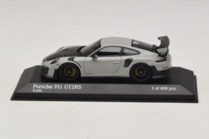 Porsche 911 991.2 GT2 RS Chalk Minichamps 1:43 410067237 Diecast
